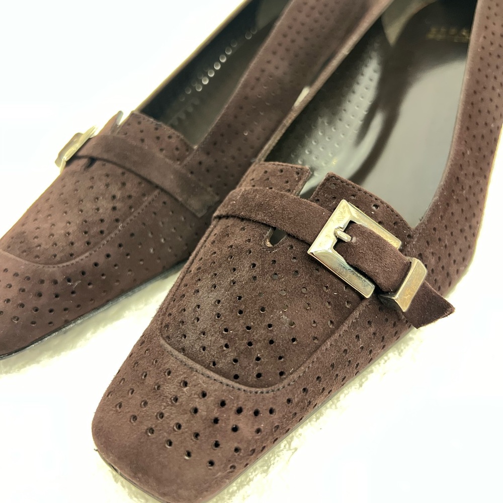 Stuart Weitzman brown suede pump (narrow)